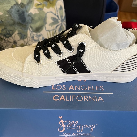 Sneakers - Picture 3 of 5